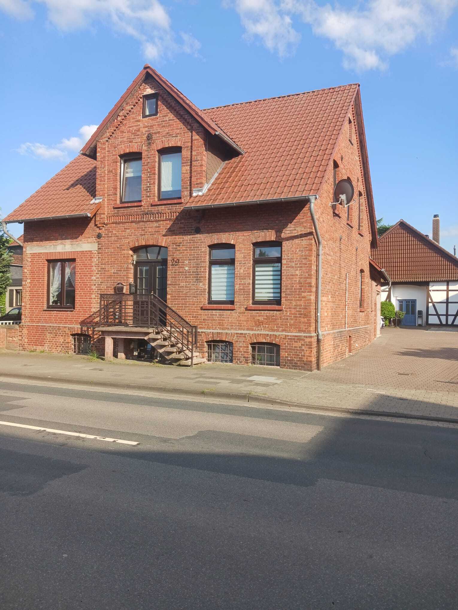 Mehrfamilienhaus zum Kauf provisionsfrei 320.000 € 7 Zimmer 172 m²<br/>Wohnfläche 264 m²<br/>Grundstück Peiner Heerstr.29 Aligse Lehrte 31275