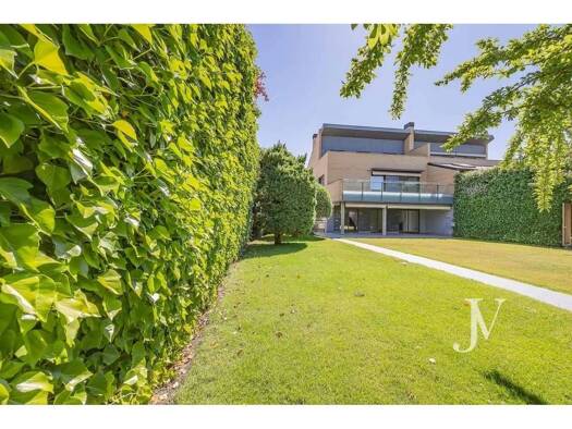 Doppelhaushälfte zur Miete 7.500 € 5 Zimmer 383 m² 785 m² Grundstück Madrid 28055