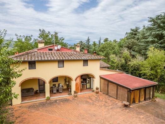 Haus zum Kauf 790.000 € 7 Zimmer 300 m² 2.000 m² Grundstück frei ab sofort Reggello