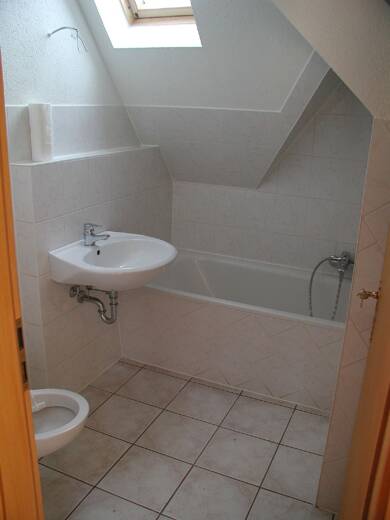 Wohnung zur Miete 500 € 2,5 Zimmer 77 m² Geschoss 2/2 frei ab 01.10.2025 Oppiner Straße 18 Trotha Halle (Saale) 06118