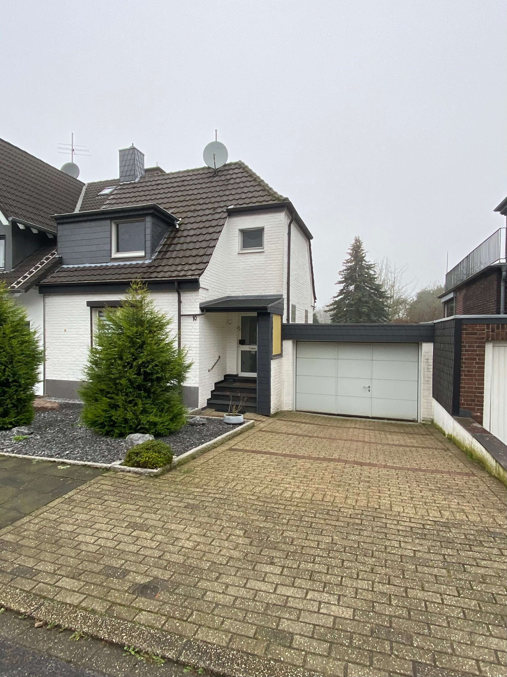 Doppelhaushälfte zur Miete 950 € 4 Zimmer 80 m²<br/>Wohnfläche 750 m²<br/>Grundstück Kolberger Str. 10 Alsfeld Oberhausen 46149