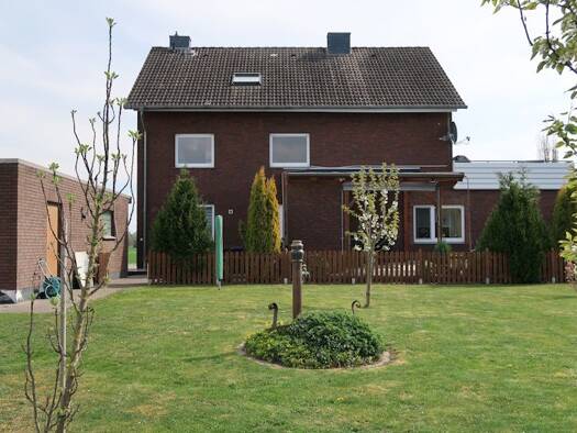 Haus zum Kauf 470.000 € 7 Zimmer 270 m² 984 m² Grundstück Spradow Bünde 32257