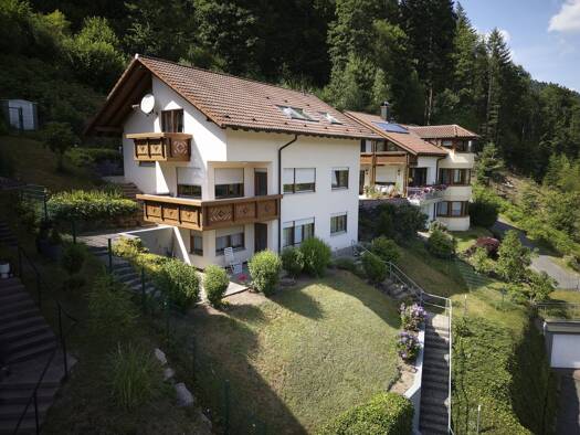 Einfamilienhaus zum Kauf provisionsfrei 490.000 € 7 Zimmer 175 m² 560 m² Grundstück Bad Wildbad 75323