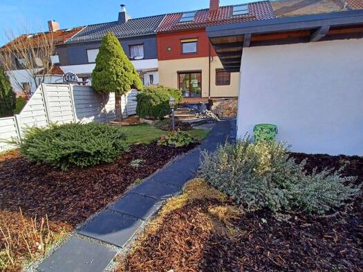 Reihenmittelhaus zur Miete 1.300 € 4 Zimmer 116 m² 326 m² Grundstück frei ab sofort Grubenweg 11 Schedewitz Zwickau 08056