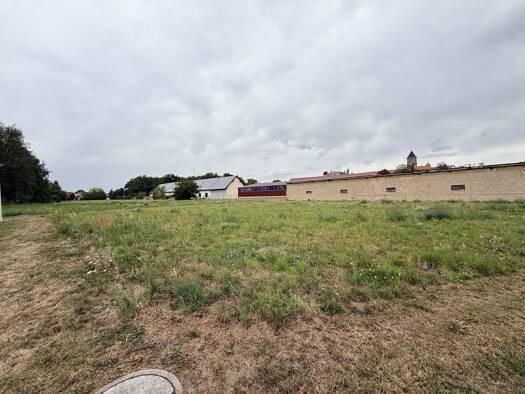 Grundstück zum Kauf 370.000 € 3.700 m² Grundstück Hohenthurm Landsberg 06188