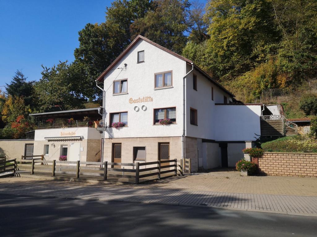 Restaurant zum Kauf 100.000 € 180 m²<br/>Gastrofläche 2.760 m²<br/>Grundstück Trusetal Brotterode-Trusetal 98596