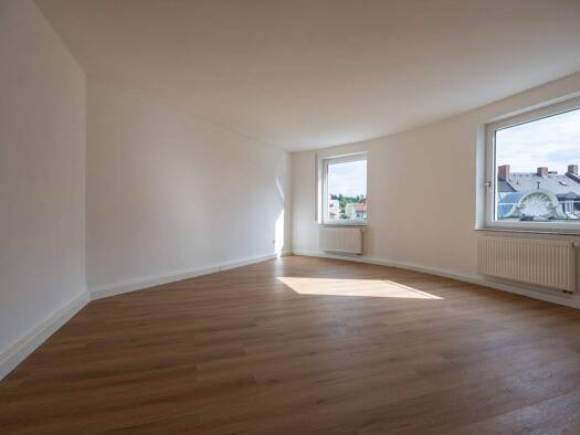 Wohnung zur Miete 1.300 € 4 Zimmer 98 m² frei ab sofort Schwimmschulstraße 2 Nikola Landshut 84034