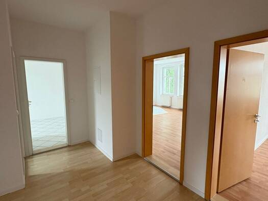 Wohnung zur Miete 694 € 3 Zimmer 92,5 m² 2. Geschoss frei ab sofort Innenstadt Gera 07545