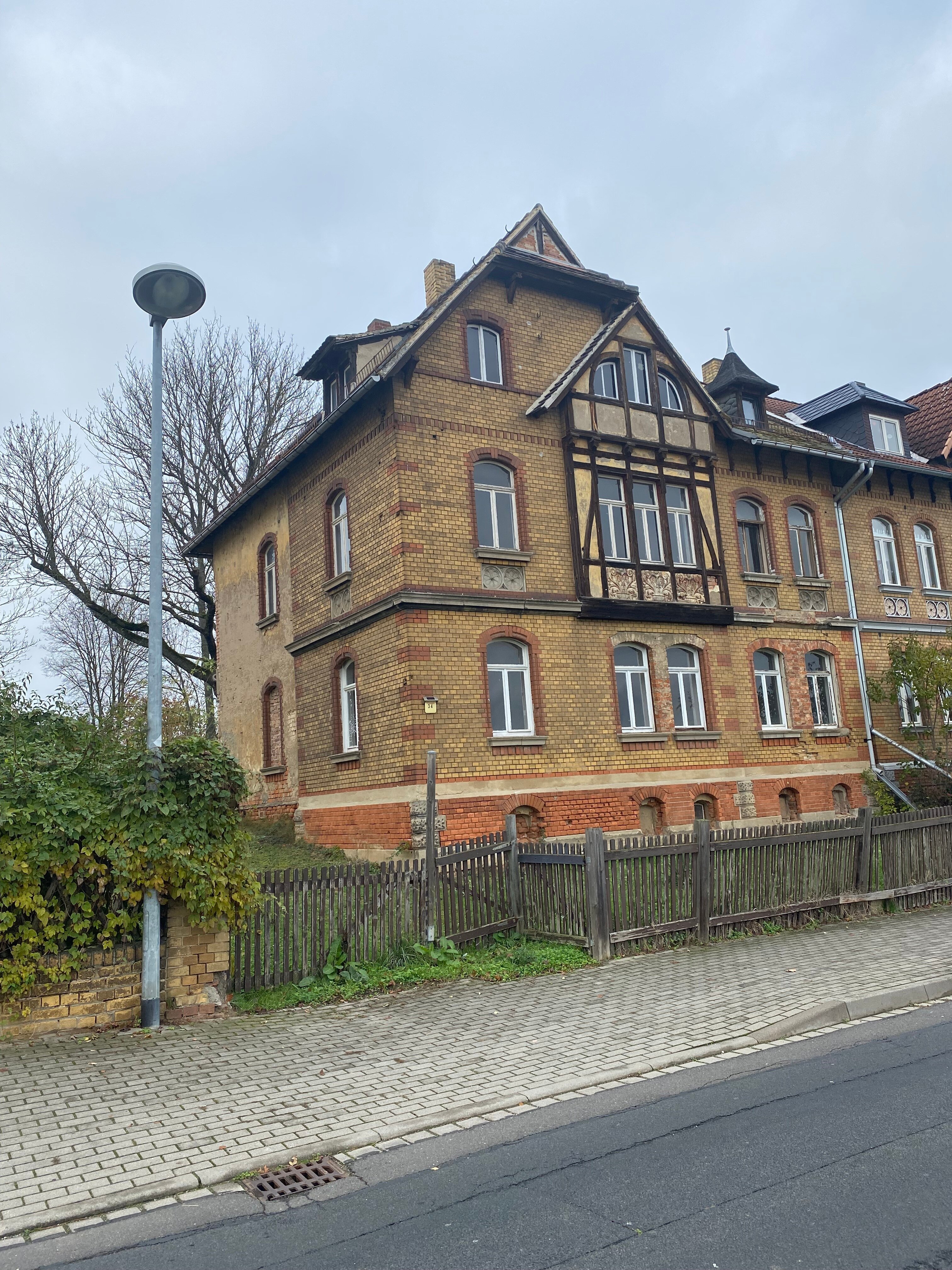 Mehrfamilienhaus zum Kauf 285.000 € 11 Zimmer 260,9 m²<br/>Wohnfläche 503 m²<br/>Grundstück Groitzsch Groitzsch 04539