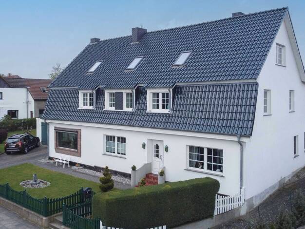 Mehrfamilienhaus zum Kauf als Kapitalanlage geeignet 13 Zimmer 330 m² 2.279,1 m² Grundstück Devin Stralsund 18439