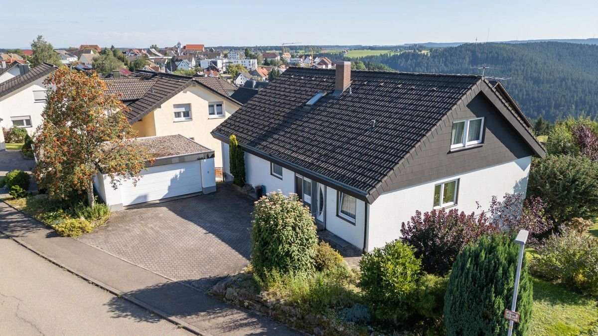 Einfamilienhaus zum Kauf 460.000 € 6 Zimmer 176 m²<br/>Wohnfläche 743 m²<br/>Grundstück ab sofort<br/>Verfügbarkeit Aichhalden Aichhalden 78733