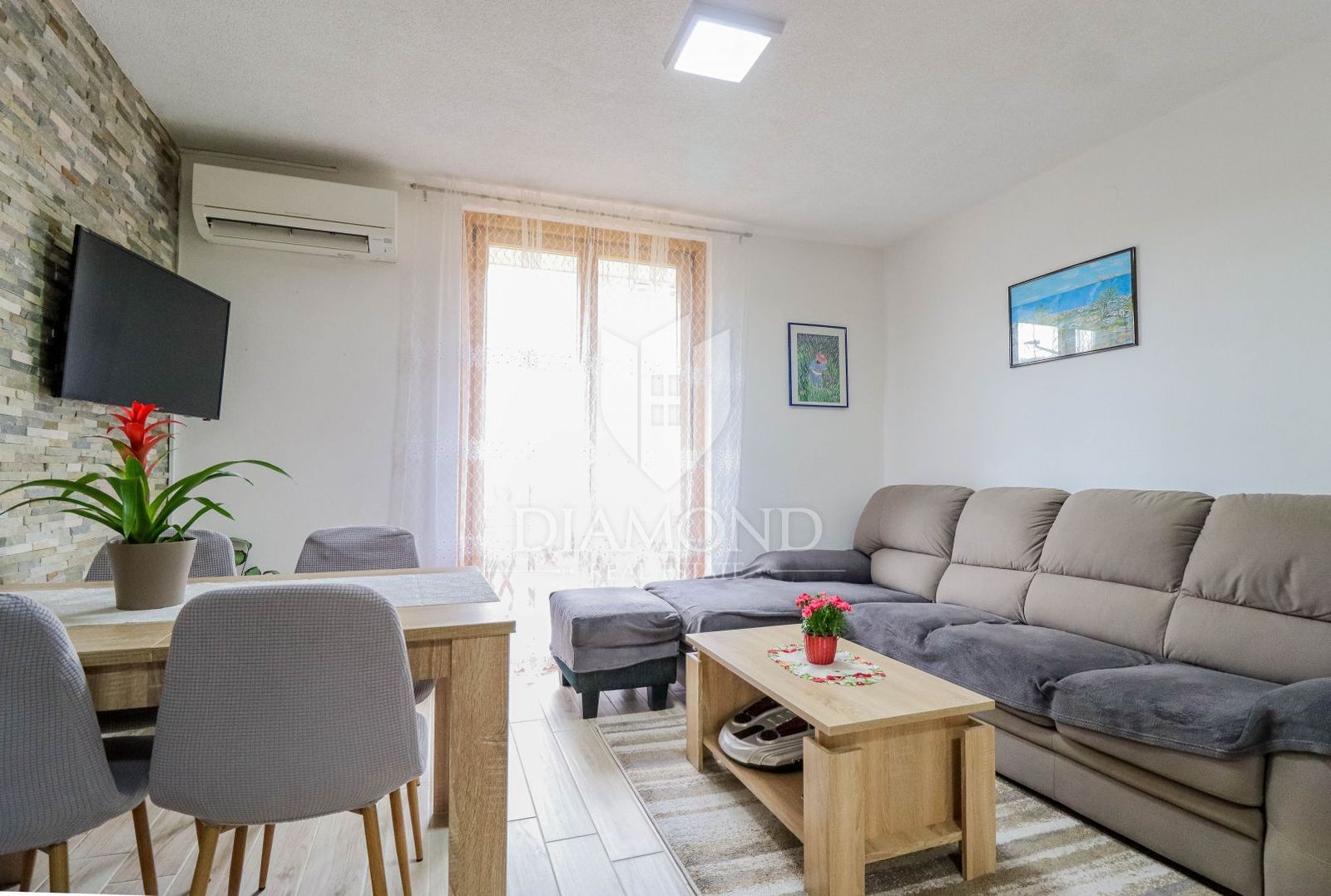 Wohnung zum Kauf 260.000 € 3 Zimmer 84 m²<br/>Wohnfläche Umag center 52470