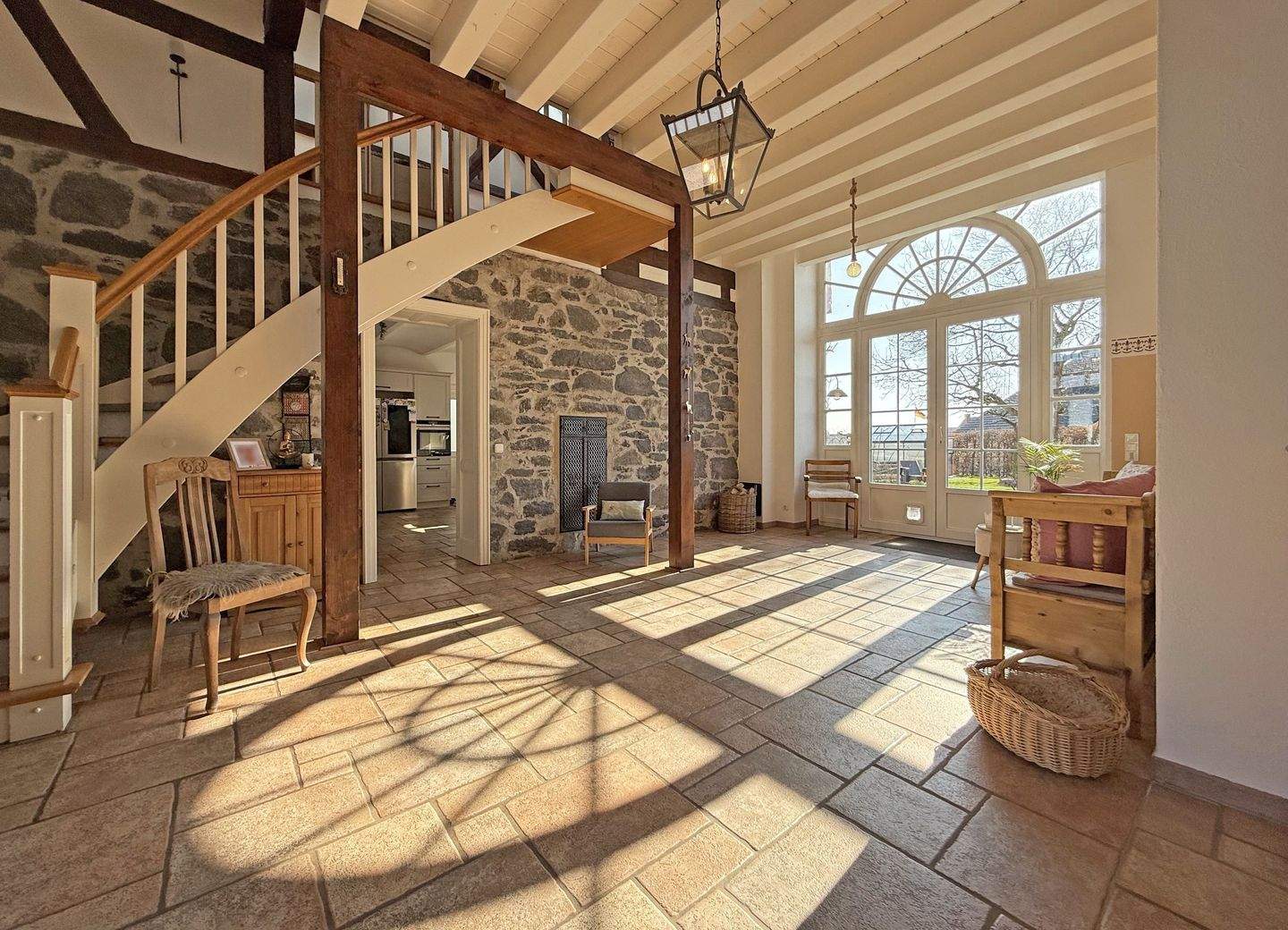 Immobilie in Hungen - Sonnenverwöhnt & großzügig: Hochwertig ausgebaute Scheune mit eigenem Garten - Bild 0