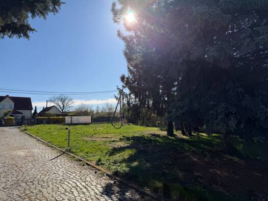 Doppelhaushälfte zum Kauf - Erstbezug provisionsfrei 4,5 Zimmer 114 m² 677 m² Grundstück frei ab 31.12.2026 Gohlis Dresden 01156