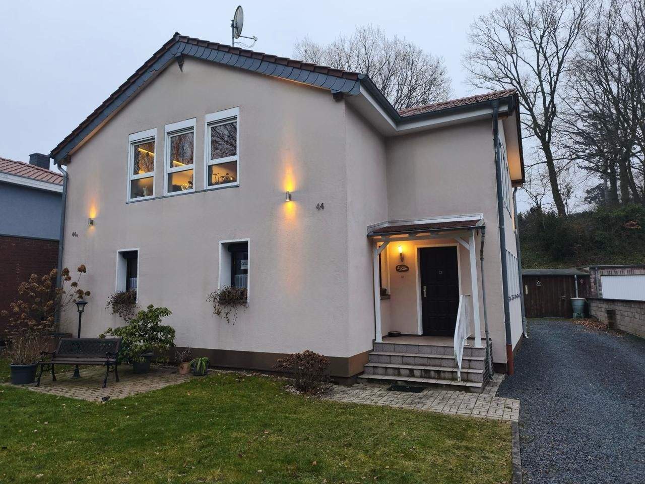 Immobilie in Schwalmtal - Großes 2-Familienhaus, 262 m² Wohnfläche, 832 m² Grundstück in Schwalmtal-Waldniel - Bild 1