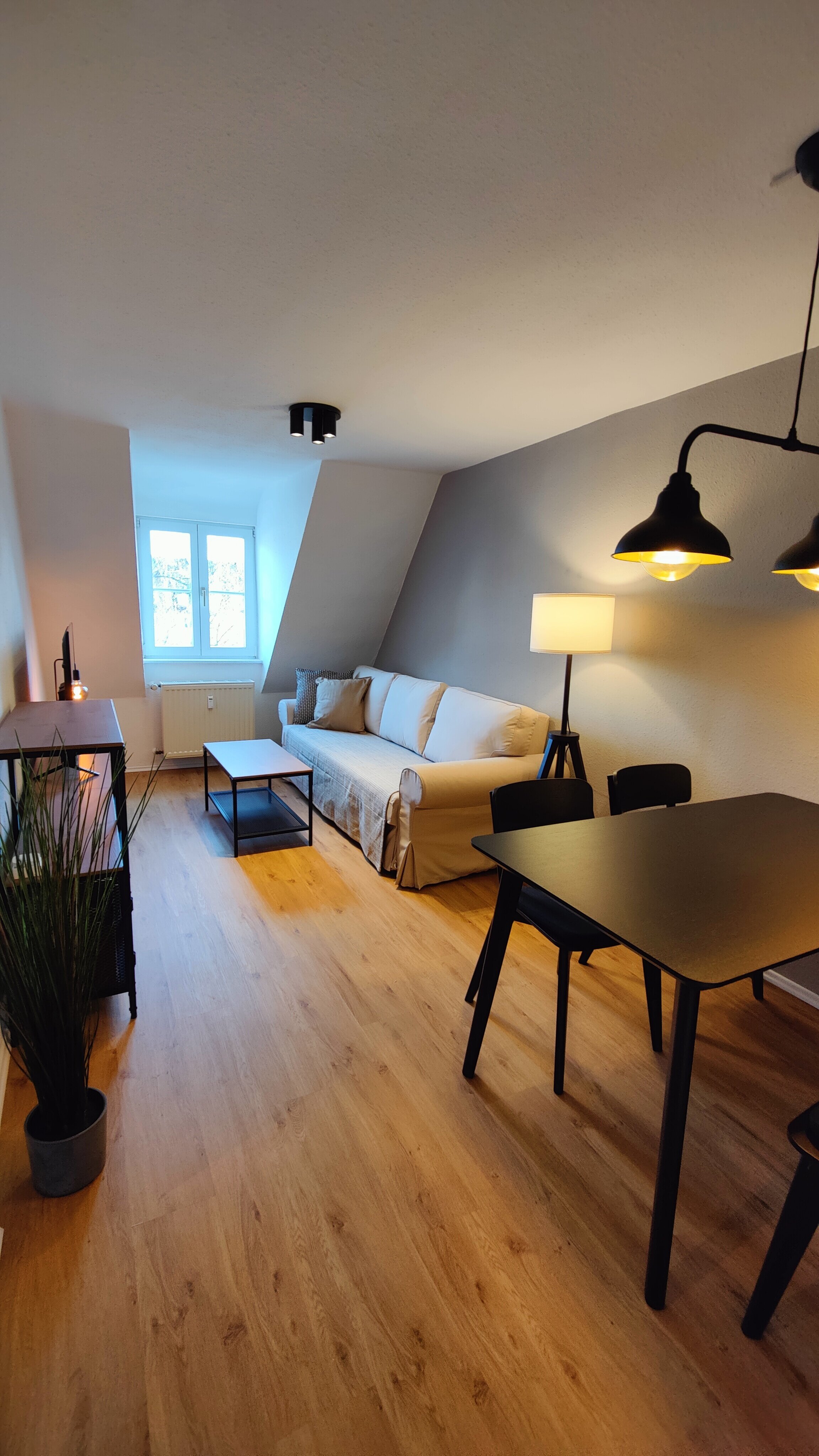 Wohnung zur Miete Wohnen auf Zeit 1.290 € 2 Zimmer 41 m²<br/>Wohnfläche 15.11.2024<br/>Verfügbarkeit Hohenstaufenplatz 7 Friedrichshafen - Ost 1 Friedrichshafen 88046