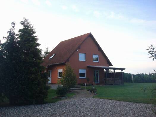 Einfamilienhaus zur Miete 1.500 € 4 Zimmer 102 m² 1.600 m² Grundstück frei ab 01.04.2026 Dargelin 17498