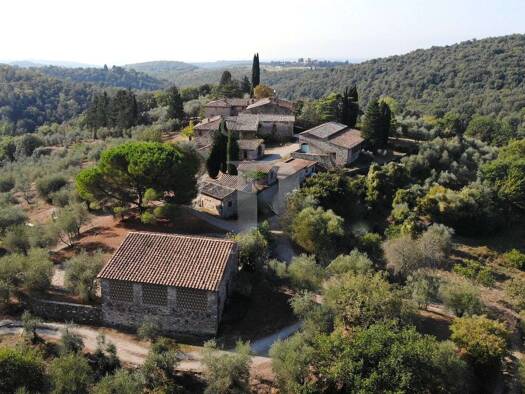 Bauernhaus zum Kauf 2.800.000 € 85 Zimmer 3.400 m² 660.000 m² Grundstück Castelnuovo Berardenga