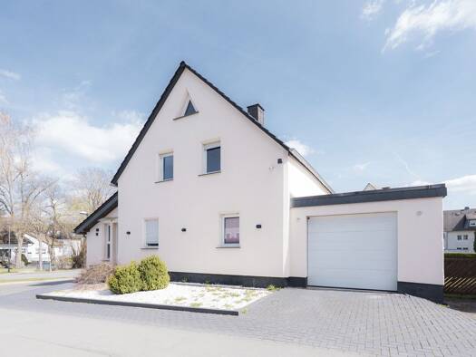 Einfamilienhaus zum Kauf 275.000 € 5 Zimmer 150,1 m² 450 m² Grundstück Medebach 59964