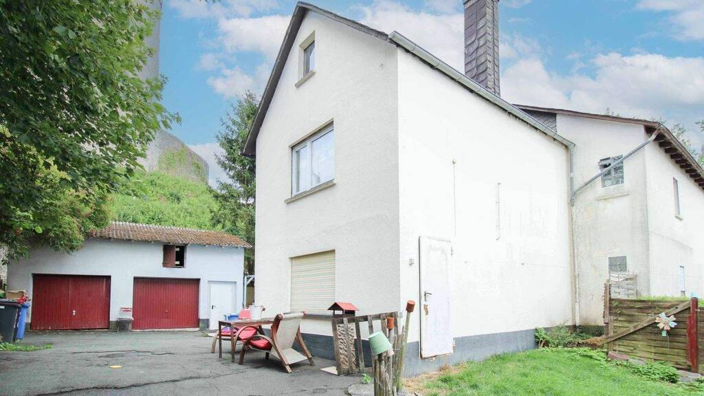 Einfamilienhaus zum Kauf 139.000 € 6 Zimmer 191,2 m² 648,2 m² Grundstück Greifenstein 35753