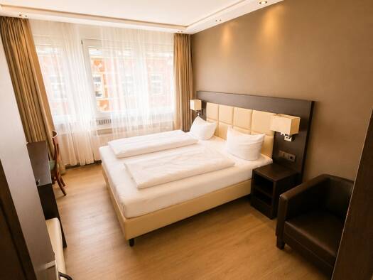 Wohnung zur Miete 580 € 1 Zimmer 18 m² EG frei ab sofort Kriegsstraße 51 Südweststadt Südweststadt 76133