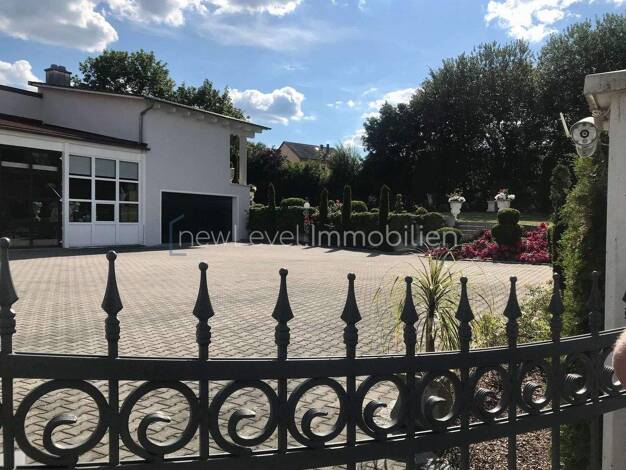 Haus zum Kauf 1.129.000 € 9 Zimmer 230 m² 1.712 m² Grundstück Maxhütte Maxhütte-Haidhof 93142