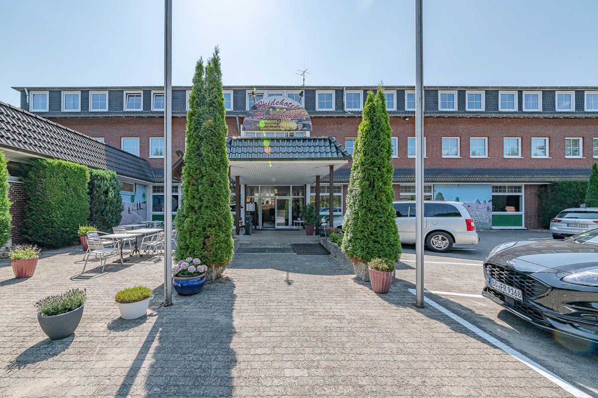 Hotel zum Kauf 1.950.000 € 70 Zimmer 6.191 m²<br/>Grundstück Faßberg Faßberg / Müden (Örtze) 29328