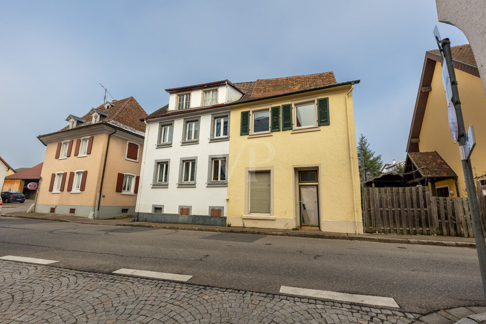 Mehrfamilienhaus zum Kauf 180.000 € 5 Zimmer 110 m²<br/>Wohnfläche 119 m²<br/>Grundstück Britzingen Müllheim / Britzingen 79379