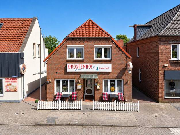 Hotel zum Kauf 689.000 € 12 Zimmer 874 m² Grundstück Esens Esens 26427