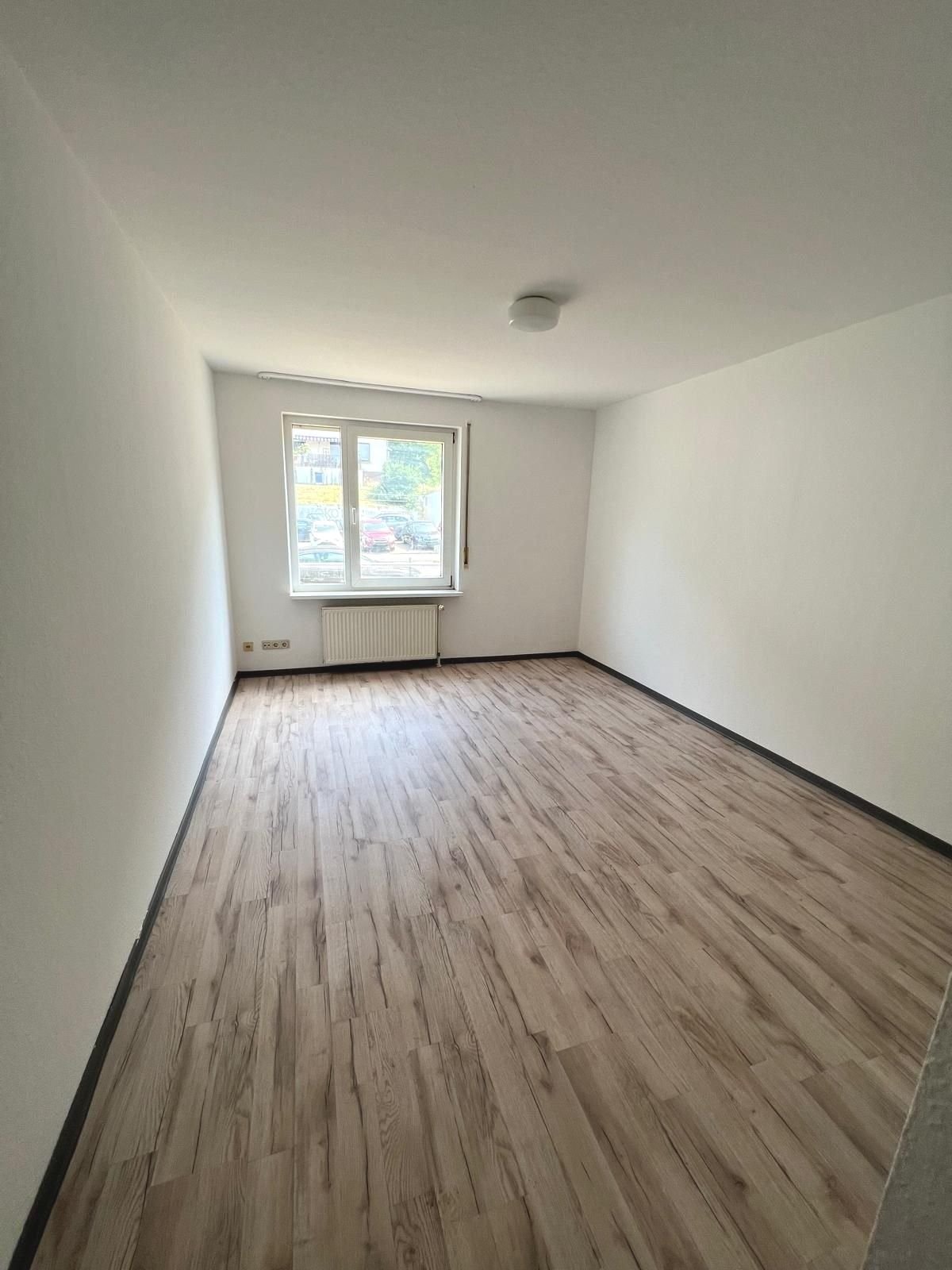 Wohnung zur Miete 300 € 1 Zimmer 29 m²<br/>Wohnfläche 1.<br/>Geschoss Hauptbahnhof Saarbrücken 66111