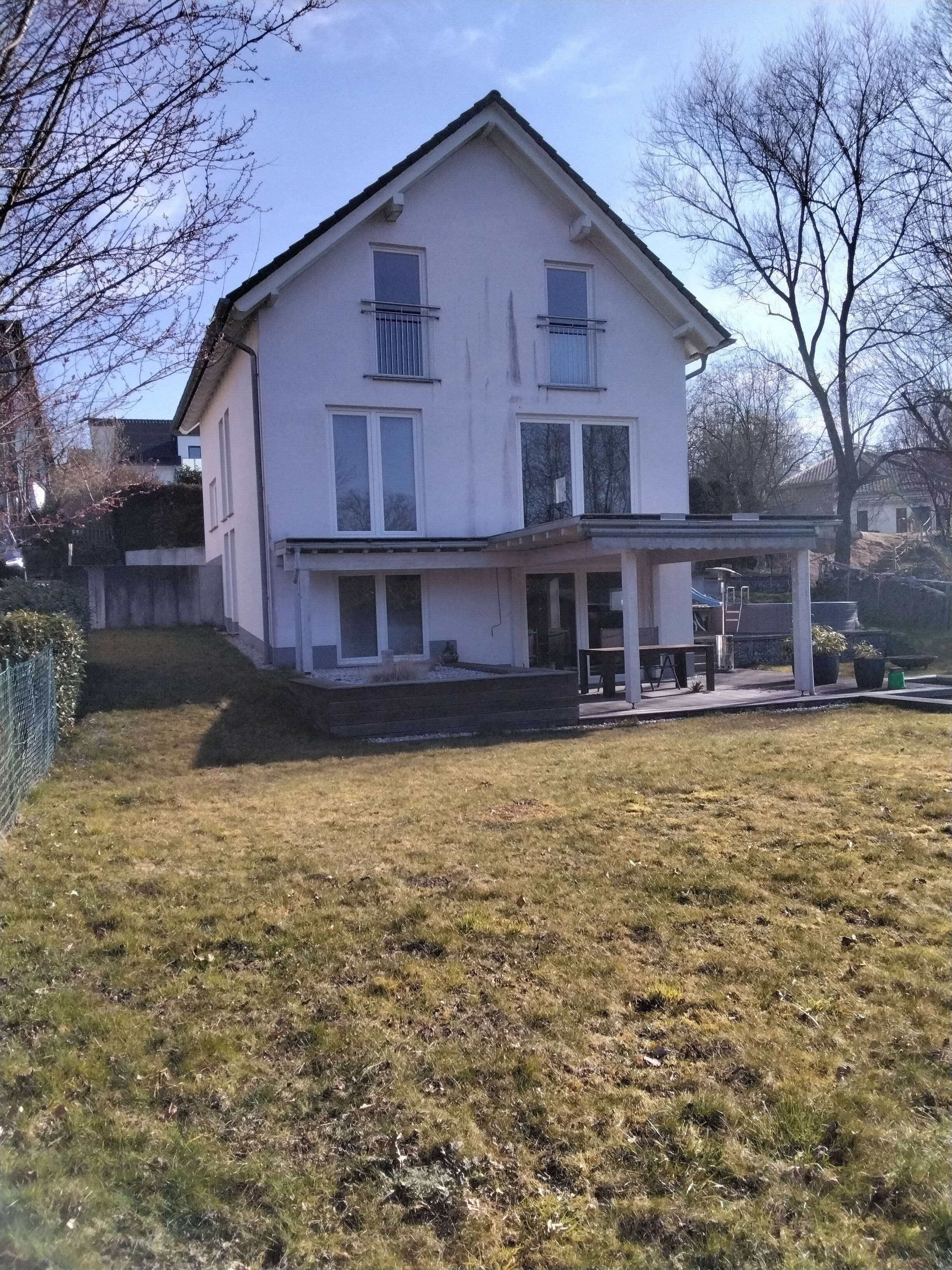 modernes Einfamilienhaus für Familie und Arbeit