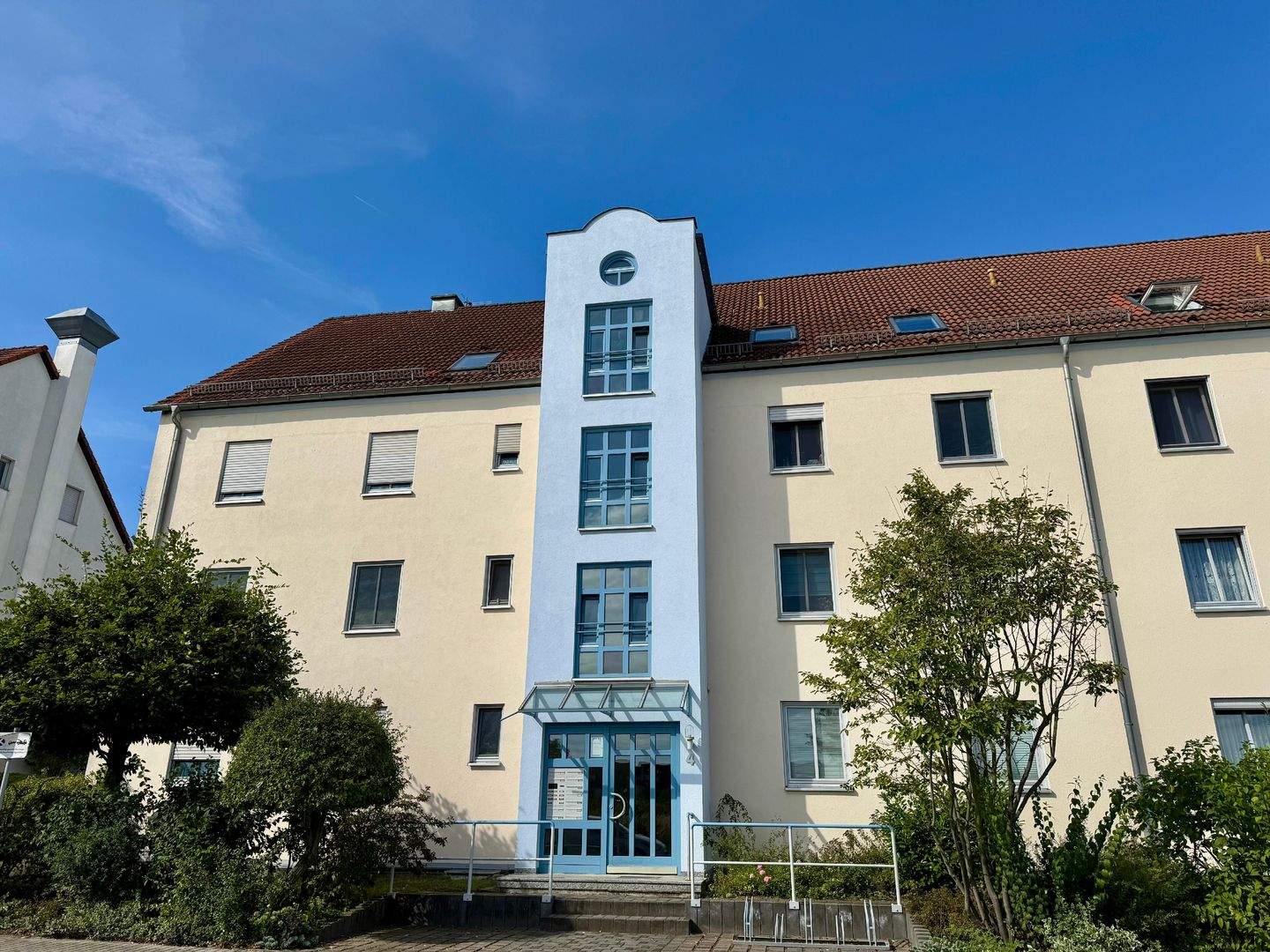 Moderne 3-Zimmer-Wohnung mit Tiefgaragenstellplatz, Balkon und Einbauküche