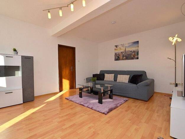 Wohnung zur Miete 930 € 2 Zimmer 65 m² 1. Geschoss frei ab sofort Sulzfeld am Main 97320