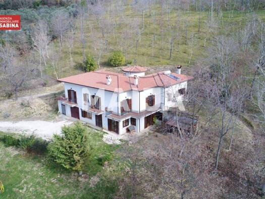 Villa zum Kauf 330.000 € 5 Zimmer 270 m² 45.000 m² Grundstück VIA PIEDIMONTE 32/A Montopoli di Sabina 02034