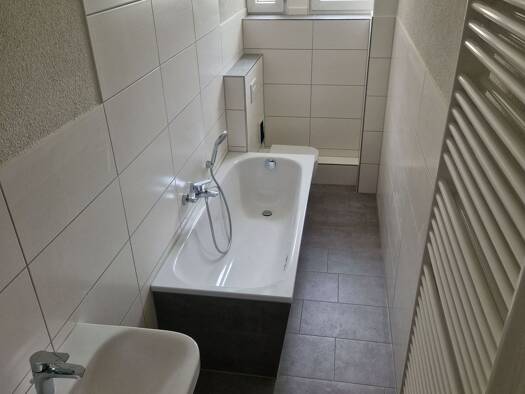 Wohnung zur Miete 699 € 4 Zimmer 88,9 m² 1. Geschoss Dr.-M.-Luther-Str. 42 Schönebeck Schönebeck (Elbe) 39218