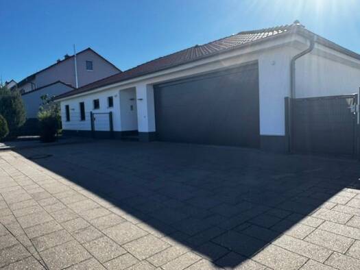 Bungalow zum Kauf 599.700 € 4,5 Zimmer 137 m² 841 m² Grundstück frei ab sofort Feuchtwangen Feuchtwangen 91555