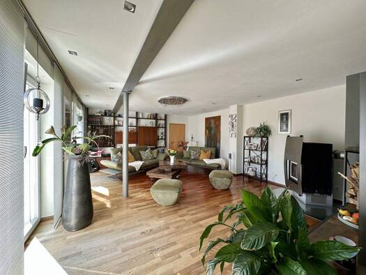 Stadthaus zum Kauf 498.000 € 7 Zimmer 223,2 m² 700 m² Grundstück frei ab sofort Amberg 92224