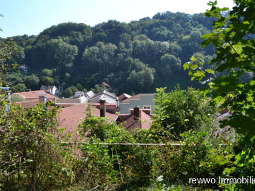 Haus zum Kauf 250.000 € 11 Zimmer 225 m² 290 m² Grundstück Burghausen Burghausen 84489