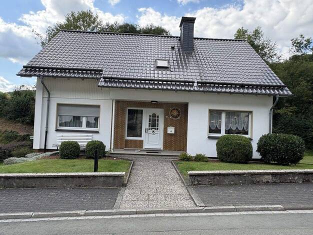 Einfamilienhaus zum Kauf provisionsfrei 229.000 € 7,5 Zimmer 185 m² 2.300 m² Grundstück Bontkirchen Brilon 59929