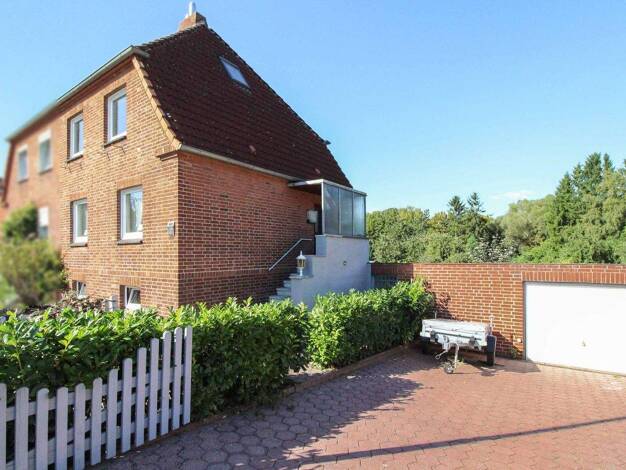 Doppelhaushälfte zum Kauf 189.000 € 5 Zimmer 111 m² 1.450 m² Grundstück Moisling Lübeck 23560