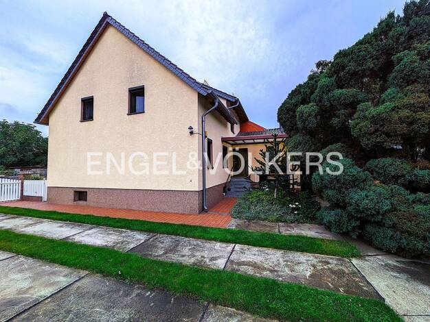 Doppelhaushälfte zum Kauf 185.000 € 6 Zimmer 123 m² 6.661 m² Grundstück Maasdorf Bad Liebenwerda 04924