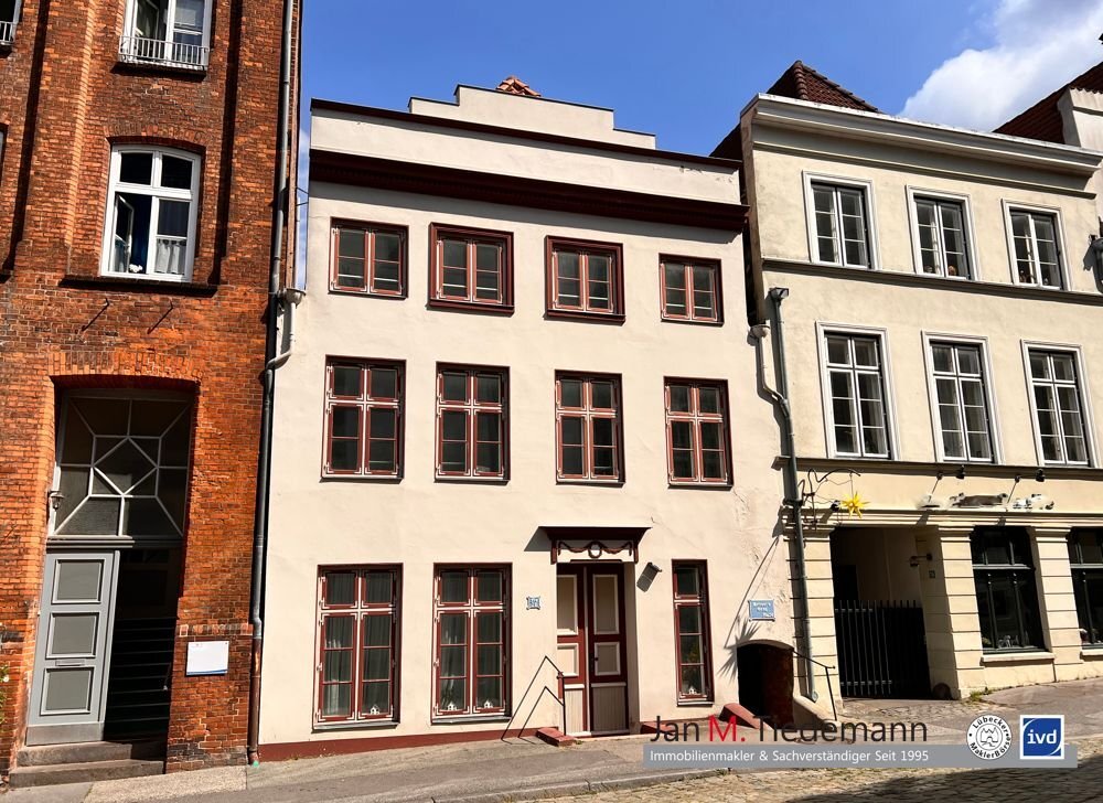 Einfamilienhaus zum Kauf 780.000 € 8 Zimmer 250 m²<br/>Wohnfläche 160 m²<br/>Grundstück Innenstadt Lübeck 23552