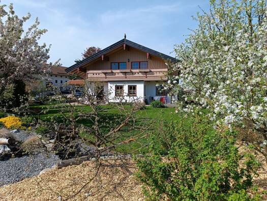 Einfamilienhaus zur Miete 2.000 € 6 Zimmer 200 m² 874 m² Grundstück frei ab 01.04.2026 Helperting Schonstett 83137