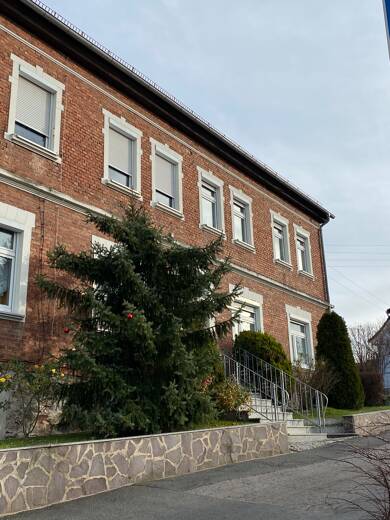 Wohnung zur Miete 380 € 2,5 Zimmer 63 m² Geschoss 1/2 Kurzackerstraße 1 Pößneck,Stadt Pößneck 07381