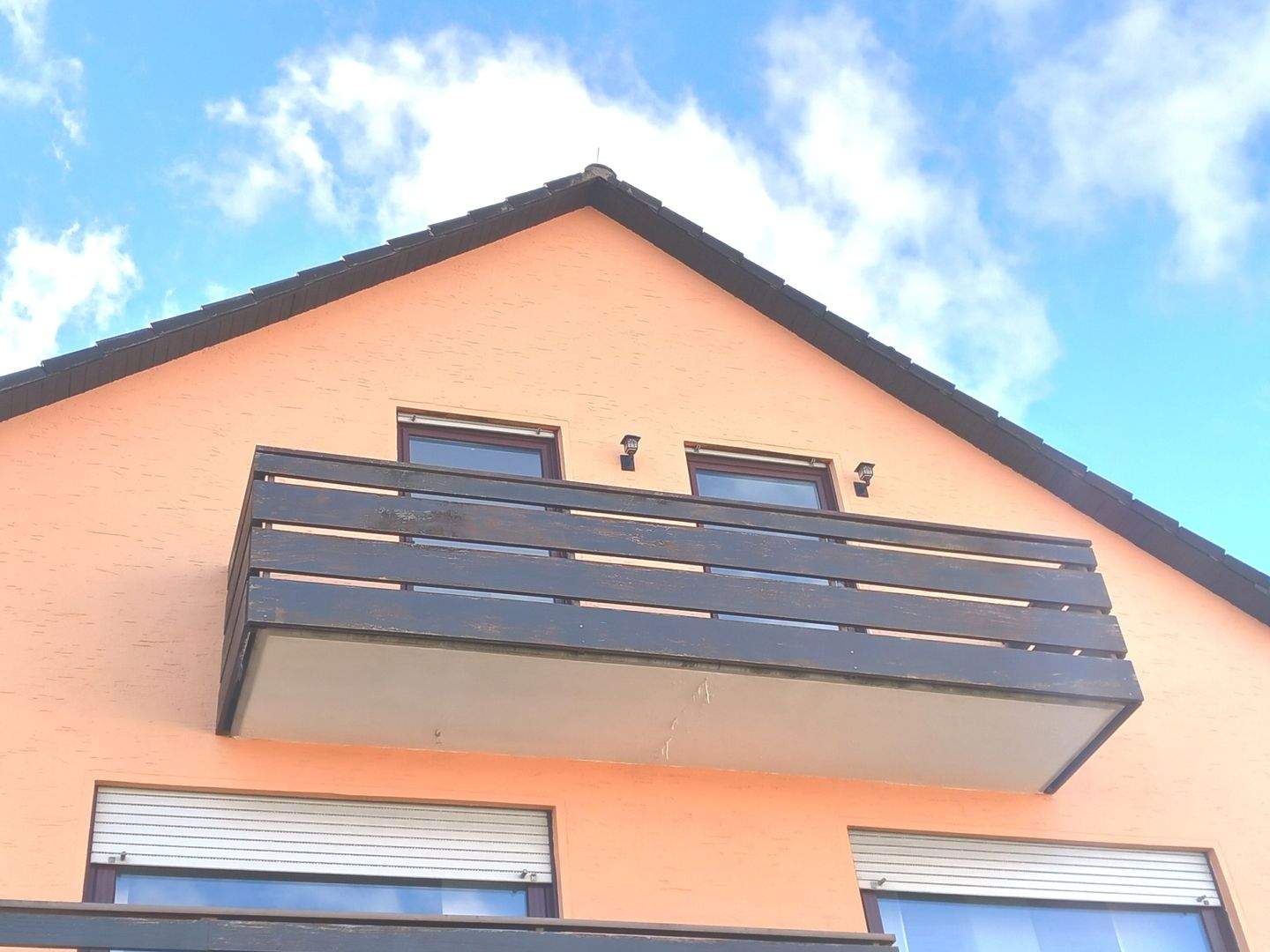 Immobilie in Nördlingen - Helle 3 Zimmer Wohnung mit großem Balkon, Nebenraum und Garage  - Bild 2
