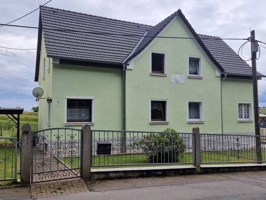 Doppelhaushälfte zum Kauf 150.000 € 3 Zimmer 80 m² 420 m² Grundstück frei ab sofort Langenhessen Werdau 08412