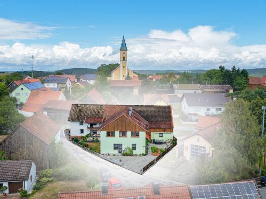 Mehrfamilienhaus zum Kauf 284.900 € 11,5 Zimmer 354,8 m² 664 m² Grundstück frei ab 01.03.2027 Penting Neunburg vorm Wald 92431
