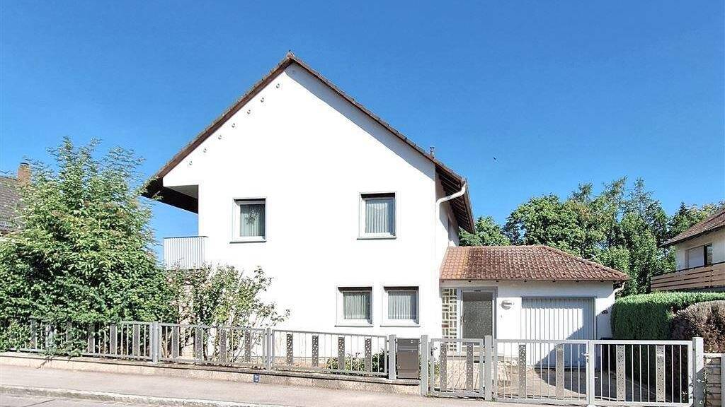 Wohnen in BESTER LAGE im westlichen Stadtteil von Schwabach! Ca. 650 m² Grd. mit freist. Einfamilienhaus - UNVERBAUBAR!