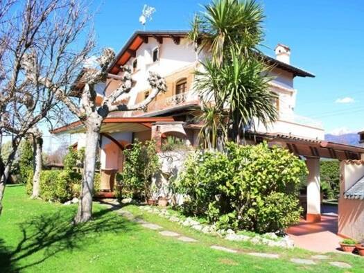 Einfamilienhaus zum Kauf 2.100.000 € 14 Zimmer 14 m² 1.600 m² Grundstück Forte Dei Marmi 55042