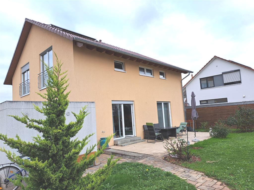 Einfamilienhaus zum Kauf 595.000 € 5 Zimmer 162,6 m²<br/>Wohnfläche 526 m²<br/>Grundstück Welschingen Engen , Hegau 78234